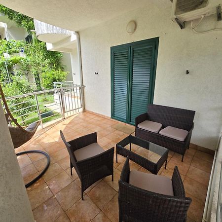 ריסאן Roman Garden Apartment מראה חיצוני תמונה